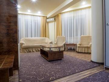 Фото номера Люкс, вид на сад Отель Hotel Emi г. Mihail Kogălniceanu 13