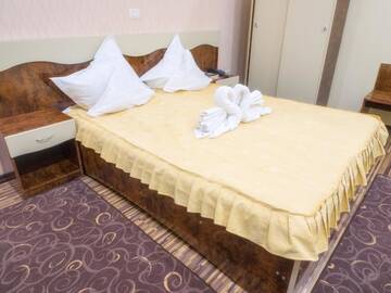 Фото номера Люкс, вид на сад Отель Hotel Emi г. Mihail Kogălniceanu 8