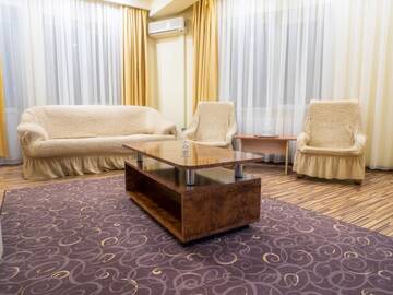 Фото номера Люкс, вид на сад Отель Hotel Emi г. Mihail Kogălniceanu 12